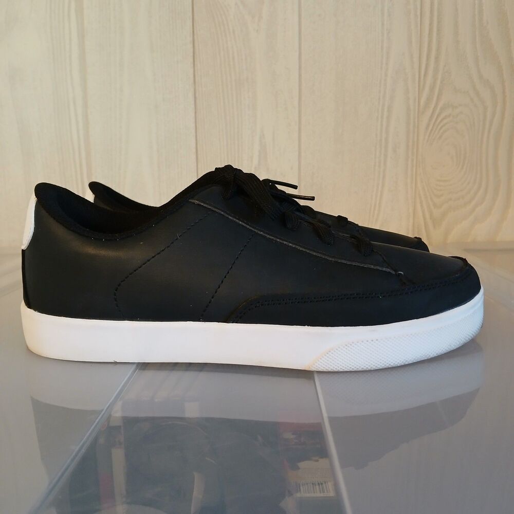 Wonder Nation Boys Size 5 Black Lace Up Casual Memory Foam Sneakers